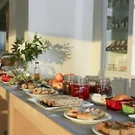 Otel Artina 2*