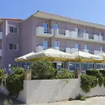 Artina 2*