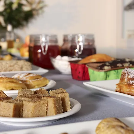 阿尔蒂娜诺沃酒店 2* 马拉松波利斯