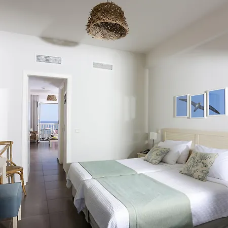 Artina Hotel 2*