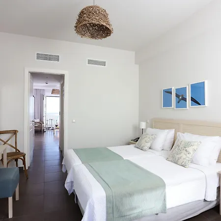 Artina Hotel 2*
