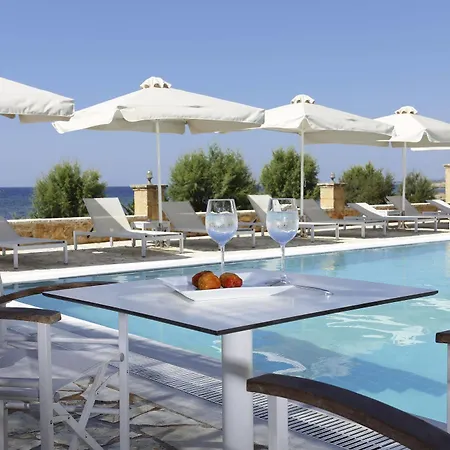 Aparthotel Artina 2*